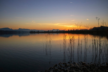 Fototapeta na wymiar Sunset on the lake in Austria