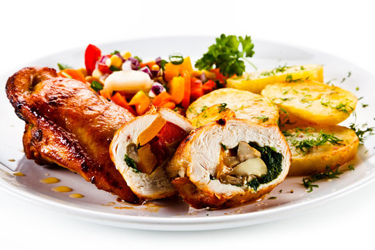 Stuffed chicken fillets and vegetables