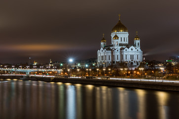 Fototapeta na wymiar Christ the Savior Cathedral on the background of the Moscow River at night
