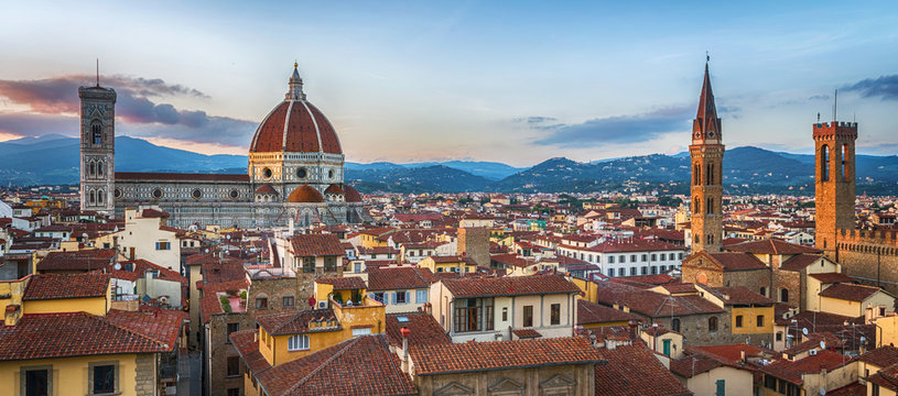 Panoramic view of Florence sunset city skyline with Cathedral and bell tower Duomo and Palazzo del Bargello. Florence, Italy.