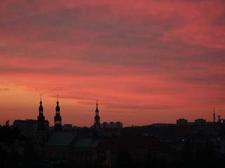 Fototapeta na wymiar Centrum miasta o zachodzie słońca