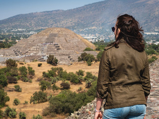 Naklejka premium Tourist at Looking at View at the Ancient Aztec City of Teotihuacan, Mexico