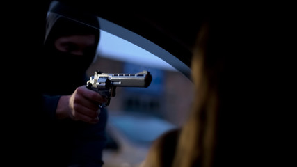Aggressive bandit stealing car, threatening female victim with handgun, crime