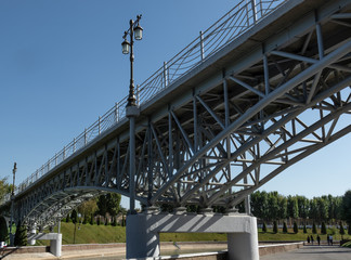Fototapeta premium details of the bridge, lights, lantern in the park the background the sky