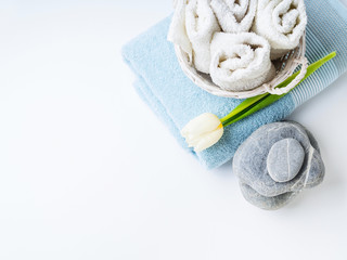 Obraz na płótnie Canvas Fresh Towels and stones on white background