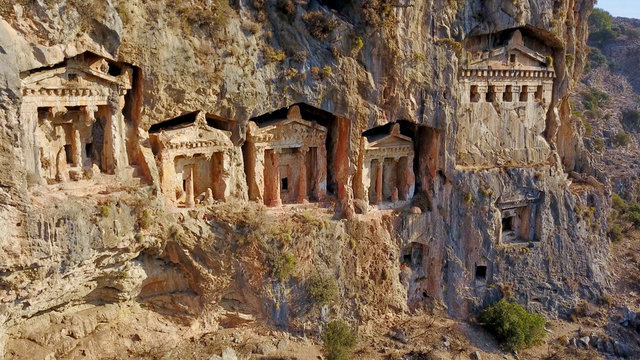 King Rock tombs