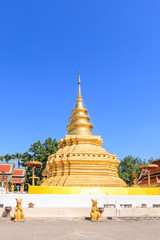 Fototapeta premium Golden buddha relic pagoda at Wat Phra That Si Chom Thong Worawihan in Chiang Mai, Thailand