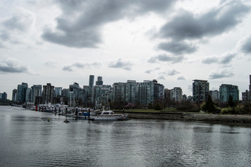 Fototapeta na wymiar Vista de Vancouver Canada desde el Stanley Park