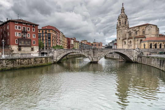 San Anton Bridge over Nervion River against cloudy sky