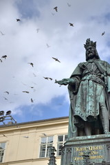 An der Karl IV. Statue in Prag - obrazy, fototapety, plakaty