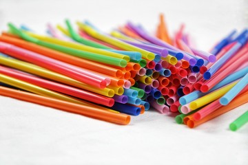 Obraz premium Colorful plastic drinking straws close up