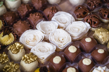 photos of wedding candy for brides