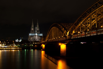 Fototapeta premium Cologne Dom and bridge panoramic view at night