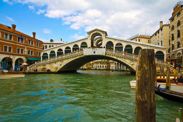 Fototapeta na wymiar Rialto Bridge over the Canal in Venice by Skip Weeks