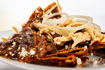 chilaquiles con pollo y mole