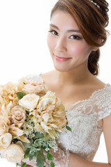 ウェディングドレスを着た女性