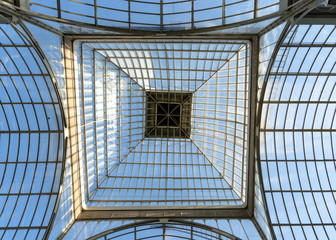 Kuppel des Kristall-Palastes 'Palacio de Cristal' im Parque del Retiro, Madrid, Spanien