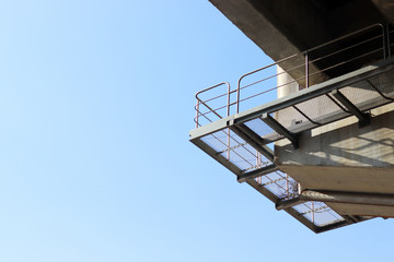 A&nbsp;view&nbsp;below&nbsp;the&nbsp;bridge