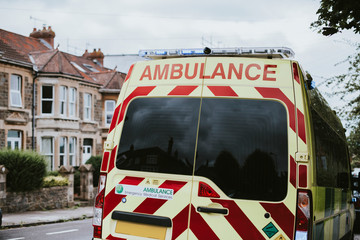 British ambulance responding to an emergency situation © Rawpixel.com
