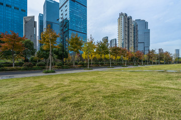 Obraz premium beautiful green meadow near modern office building.