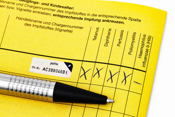 Impfpass mit Eintrag der Schutzimpfungen