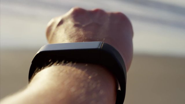 Athletic wrist with wearable technology for cardio weightloss and calories 