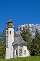 Fototapeta premium Rochuskapelle mit Zugspitze