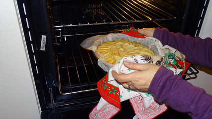 Torta che esce dal forno