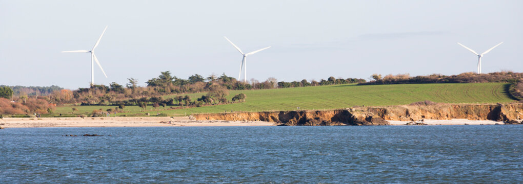 Eoliennes en bord de mer
