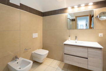 Modern bathroom with elegant finishes