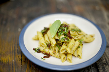 penne e pomodori secchi