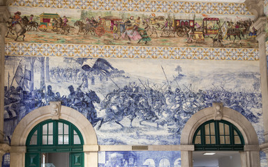 Sao Bento railway station, Porto, Portugal © Aris Cereghetti