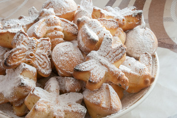 Sweet biscuit in powder