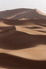 Fototapeta na wymiar Fragmenty piaszczystej pustyni Sahara