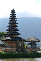 Pura Ulun Danu Bratan, Wassertempel auf dem Bratan See, ber&uuml;hmte Touristen Attraktion auf Bali, Indonesien