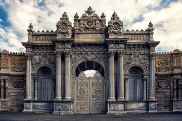 Fototapeta na wymiar Dolmabahce Palace entrance gate in Istanbul