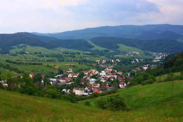 Fototapeta na wymiar Spring. Beskids Mountains. Village Szczawnik, Poland.