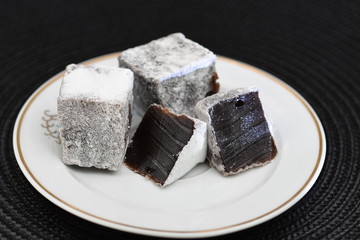  pieces of turkish delight ,brown rahat