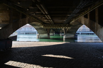 A lo largo del rio Rhone ,Ciudad de Lyon, Francia