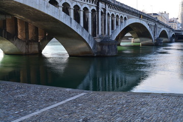 A lo largo del rio Rhone ,Ciudad de Lyon, Francia