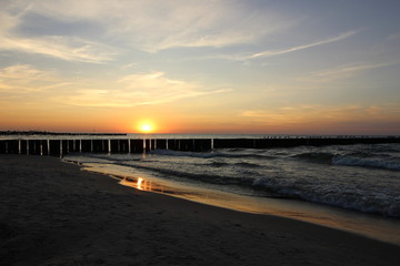 Fototapeta premium Sonnenuntergang am Strand von Niechorze