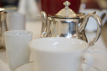 teetasse mit silberkanne