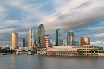 Obraz premium Tampa cityscape skyline at twilight in Tampa, Florida