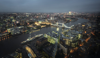 Obraz premium Londyński widok z lotu ptaka z Tower Bridge, UK