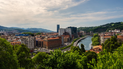 Fototapeta na wymiar Views of the Abandoibarra promenade next to the river in Bilbao