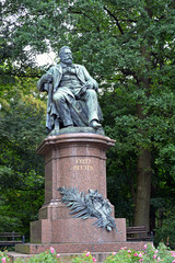 Fritz Reuter Denkmal in Neubrandenburg