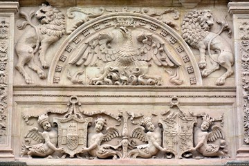 Detalle fachada museo arqueológico de Granada, España