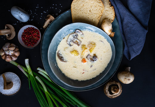 Mushroom soup with cream sour