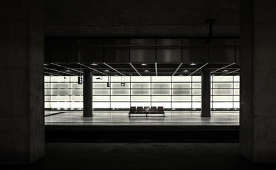 Sitzplatz auf dem Bahnsteig