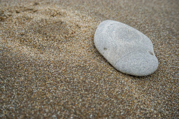 Fototapeta na wymiar Piedra en la playa 
